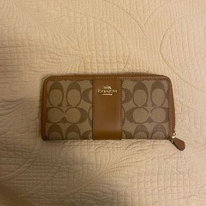 Signature coach wallet
